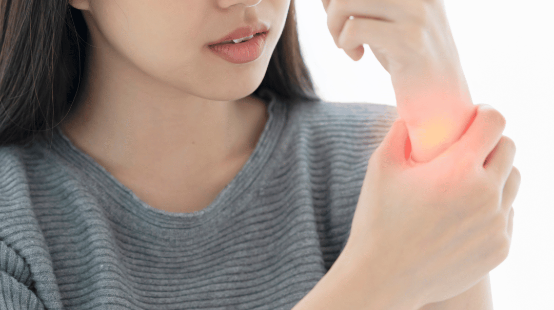 Bangun Tidur Tangan Kesemutan? Begini Cara Ampuh Mengatasinya!