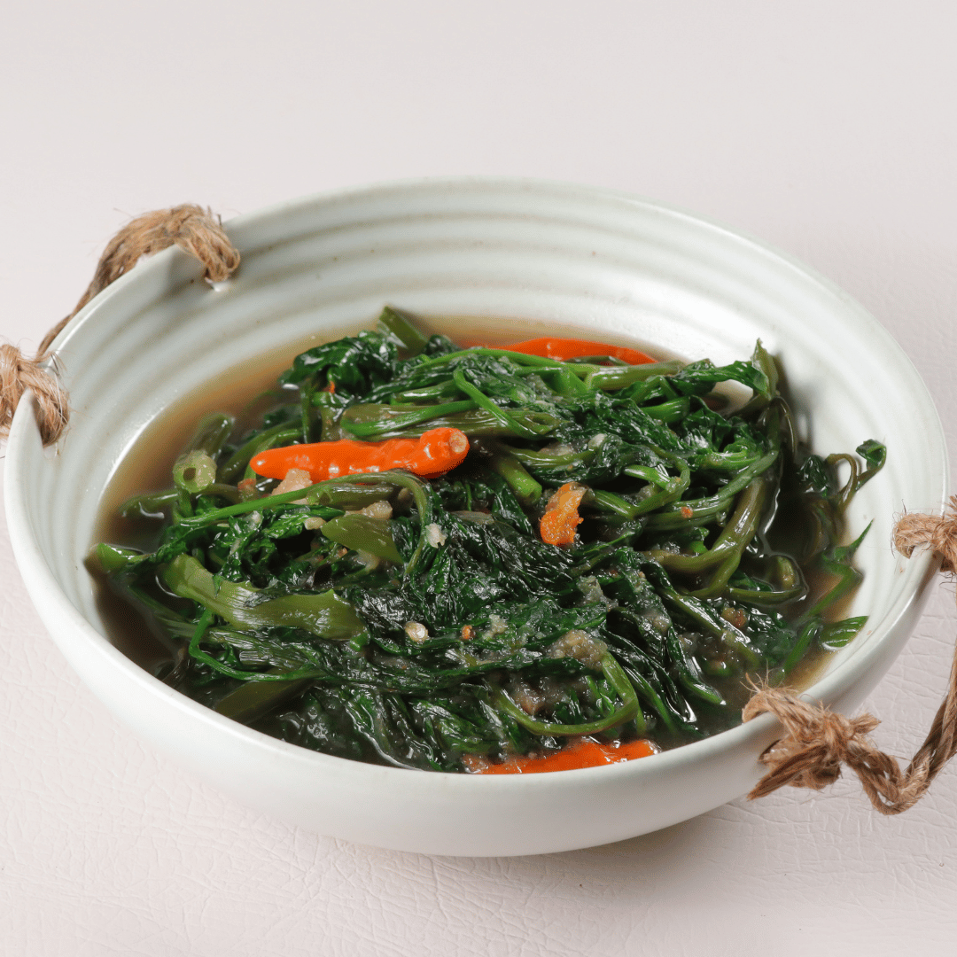 Tumis kangkung di meja